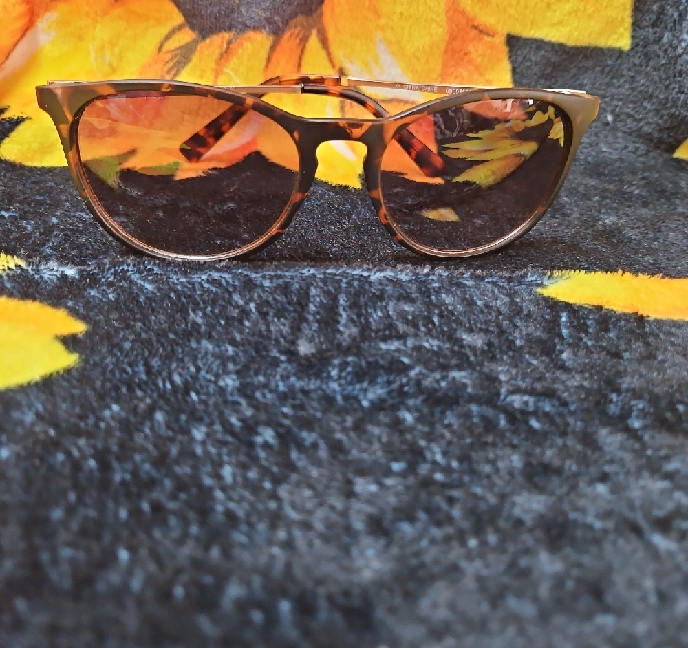 Foster Grant Brown Sunglasses - Picture 6 of 6